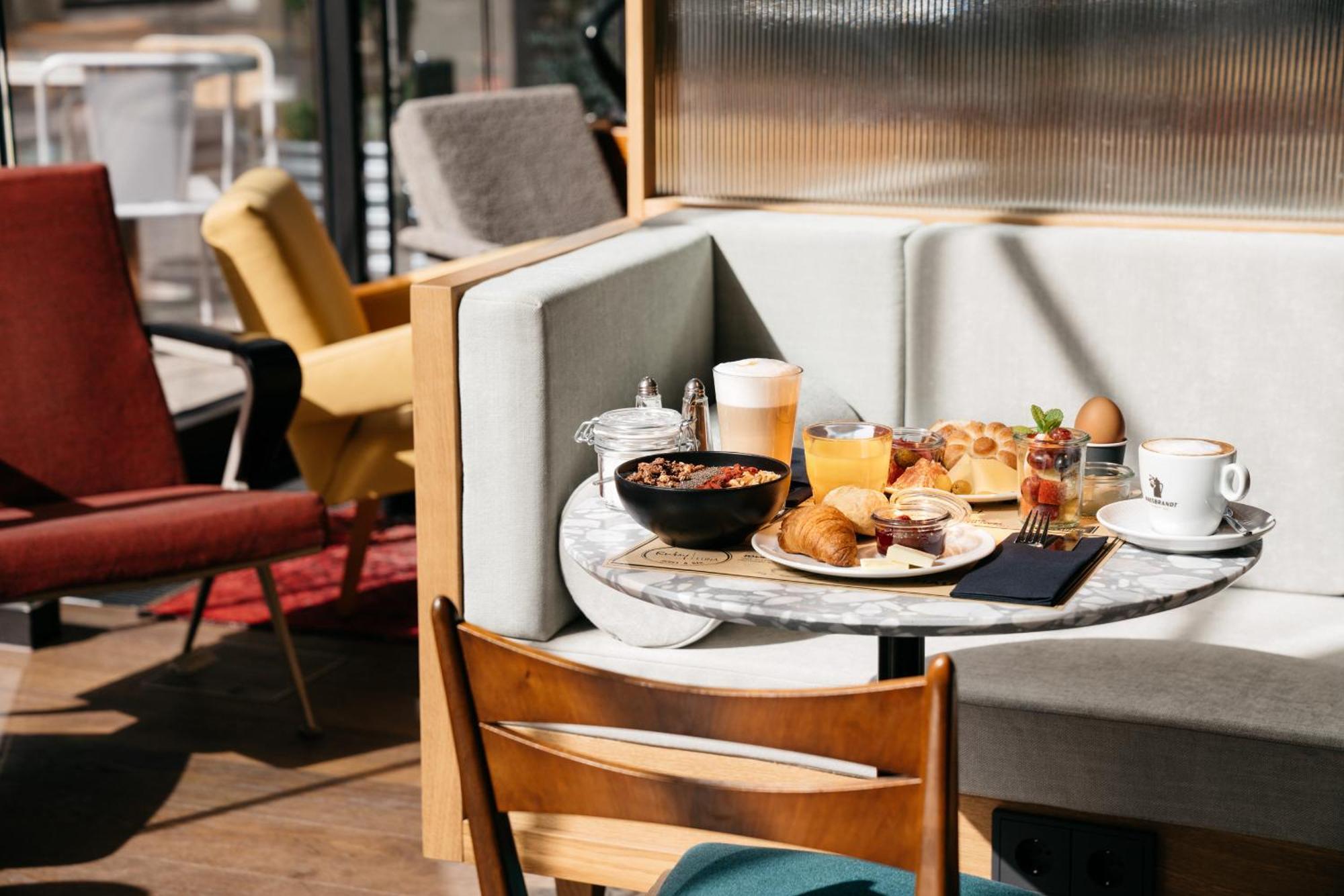 Ruby Luna Hotel Dusseldorf By Ihg — Photos 1